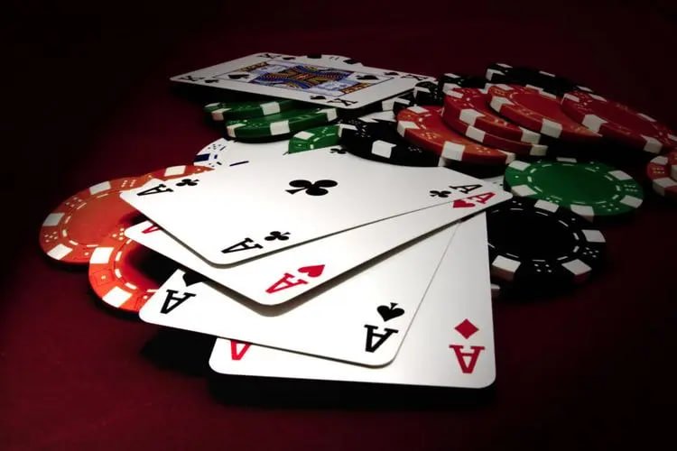 wins7 APP ၏ Live Casino နှင့် Sportsbook interface ပြသသောပုံ